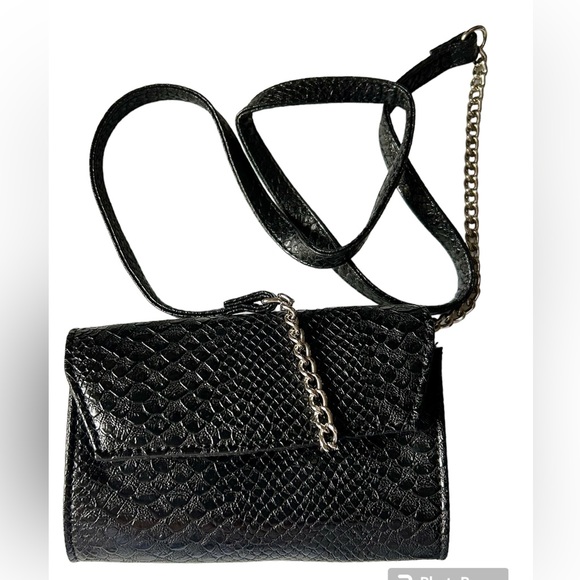 Black Clutch Crossover - Picture 1 of 3